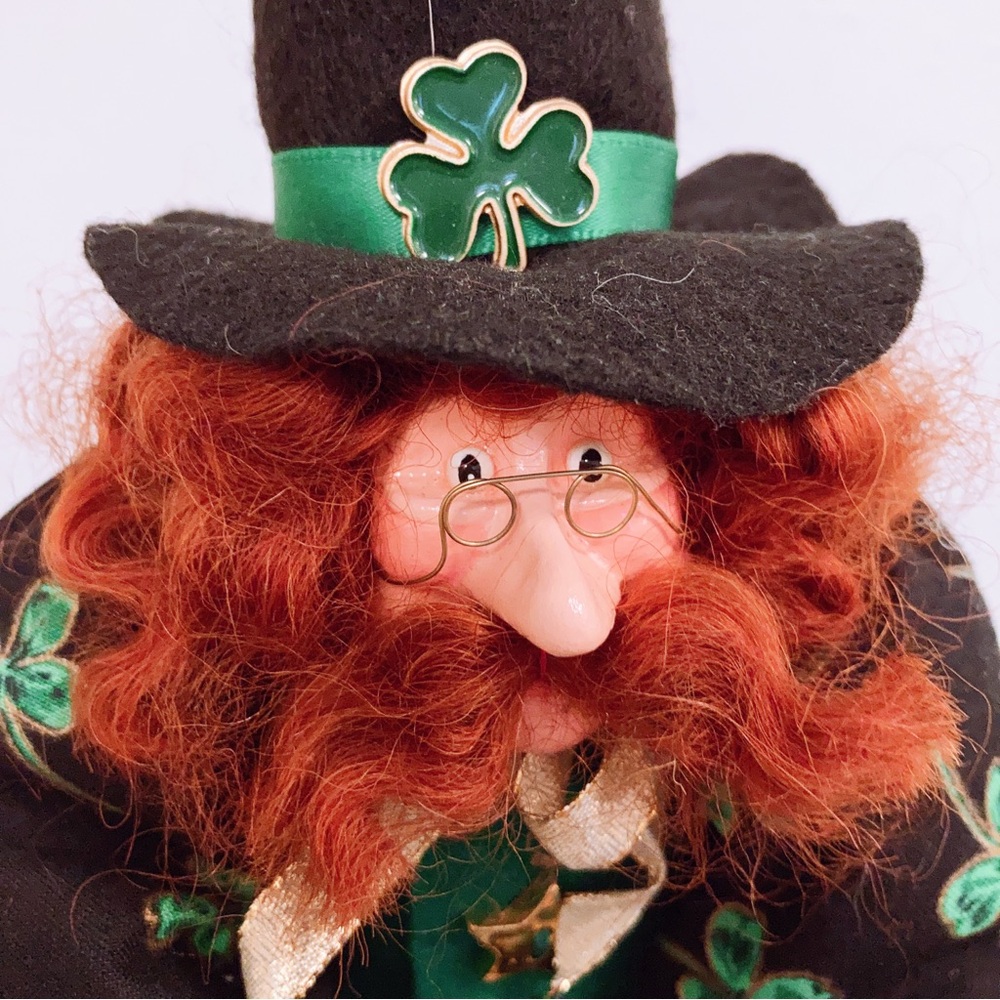 Leprechaun Plush with Shamrock Pot of Gold Paper Mache Figurine Hand Made - Picture 7 of 7